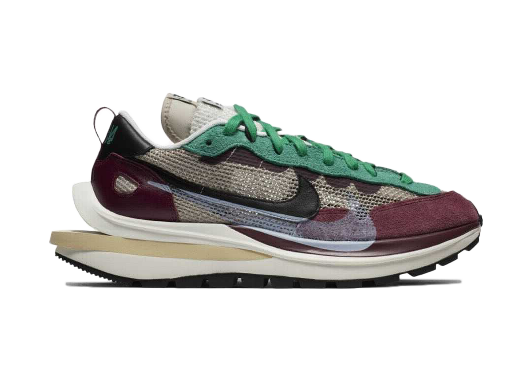 sneakers Nike Vaporwaffle sacai Villain Red Neptune Green